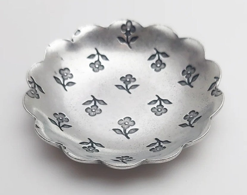 Beehive Scalloped Ring Dish