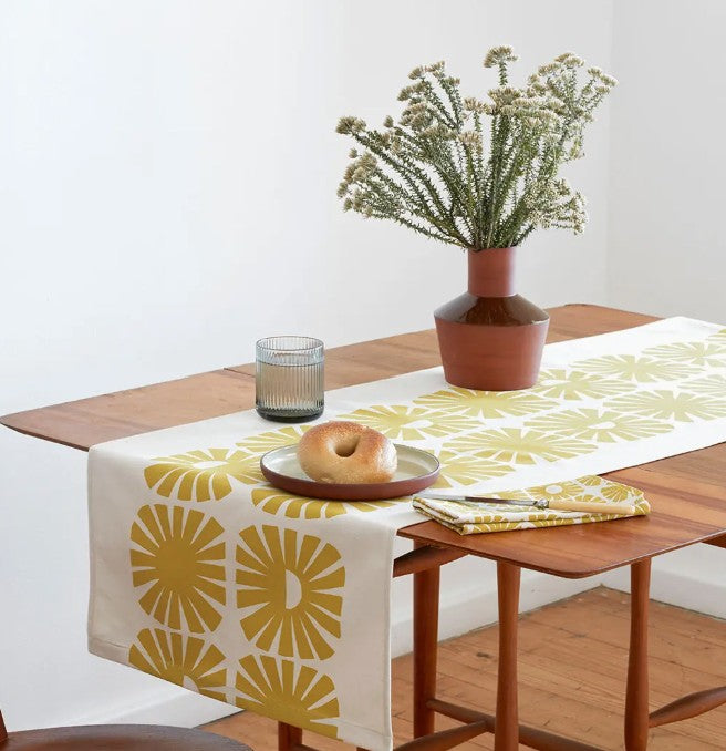 Skinny laMinx Table Runner Sunshine Gold