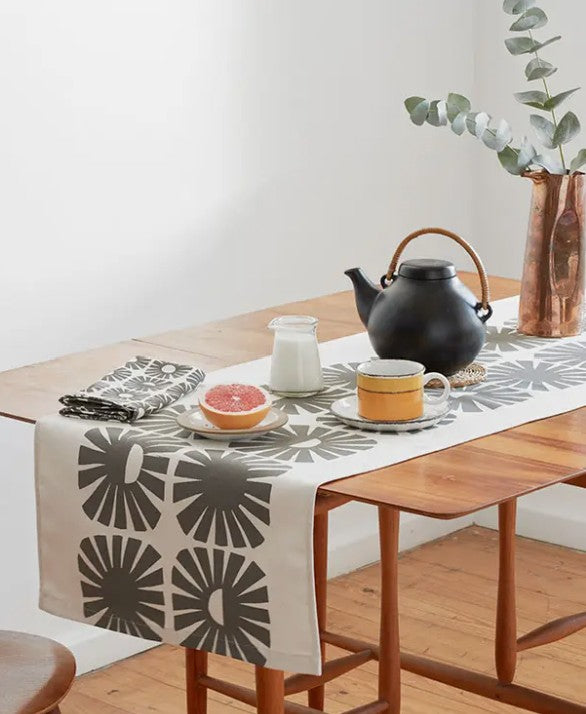 Skinny laMinx Table Runner Sunshine Graphite